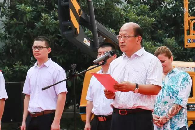 徐工機(jī)械總裁助理、徐工進(jìn)出口公司總經(jīng)理劉建森在交付儀式上致辭