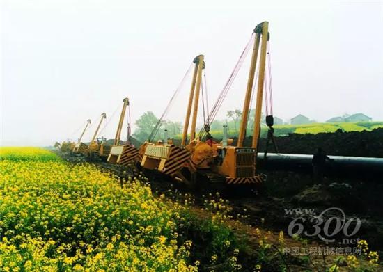 山推吊管機(jī)參與中國(guó)西氣東輸項(xiàng)目