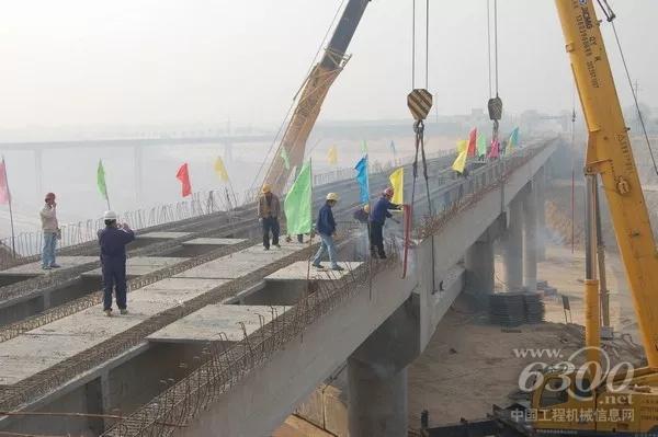 河北特大跨河橋梁吊裝施工