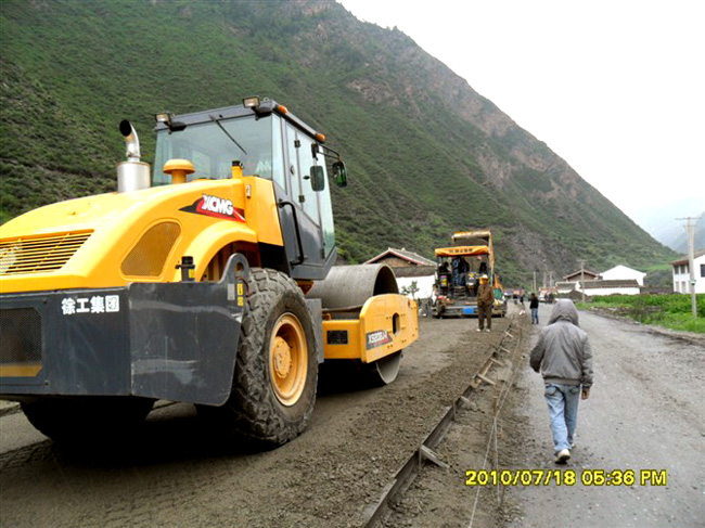 徐工XS202J機械單鋼輪震動壓路機