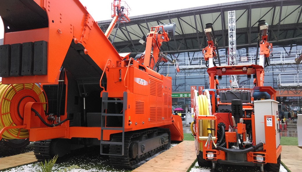 Bauma China 2016——江西鑫通機(jī)械制造有限公司展臺風(fēng)采