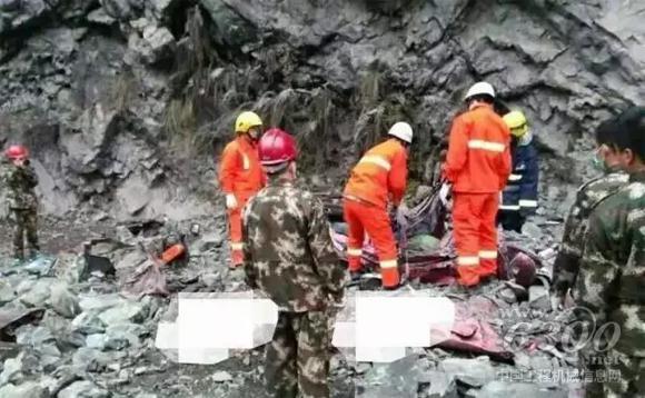 四川樂(lè)山官員勘察扶貧項(xiàng)目遇塌方 常林深度救援