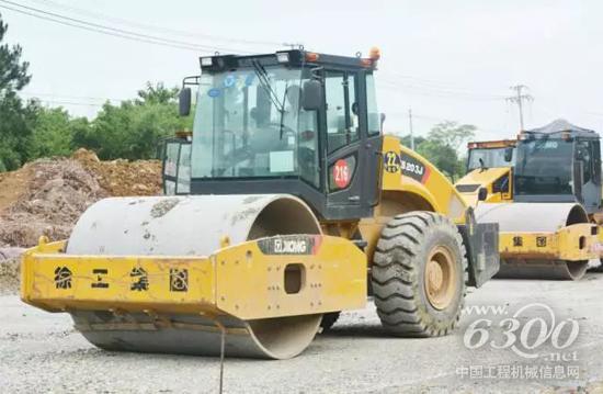 徐工壓路機在山東施工