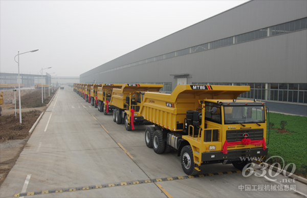 臨工重機(jī)研發(fā)生產(chǎn)的MT86非公路礦用自卸車