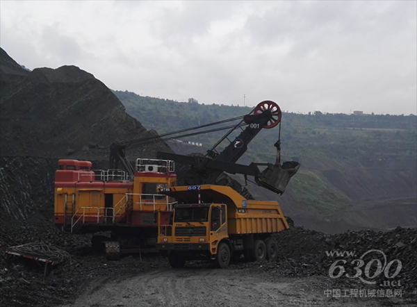 臨工重機(jī)研發(fā)生產(chǎn)的MT86非公路礦用自卸車