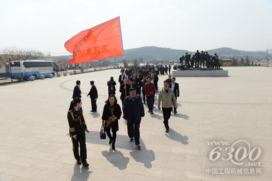 方圓集團(tuán)組織青年職工參觀許世友將軍在膠東紀(jì)念館