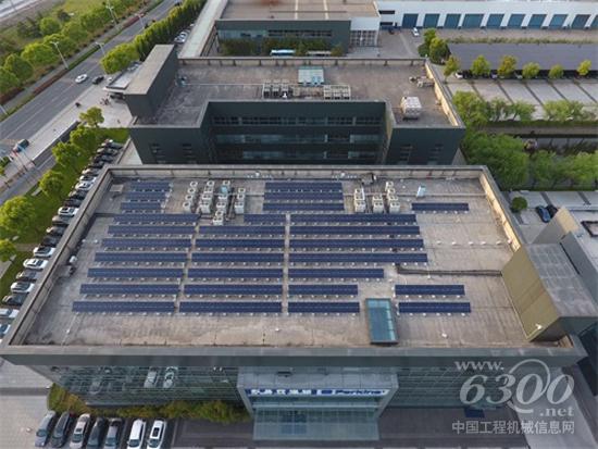 水泥房頂:570個(gè)組件，2個(gè)逆變器，裝機(jī)容量65.55kW