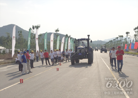 雷沃歐豹成為濱州機(jī)手大賽唯一指定用車(chē)5.png