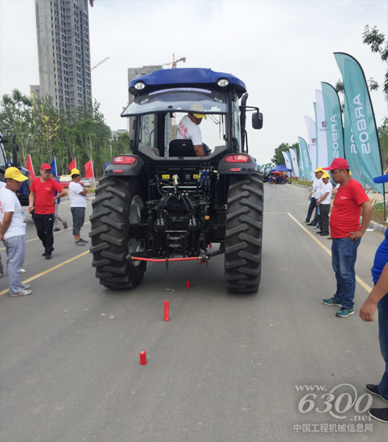 雷沃歐豹成為濱州機(jī)手大賽唯一指定用車(chē)3.png