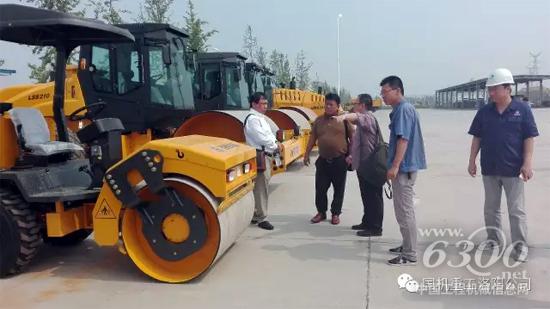 參觀國機重工壓路機