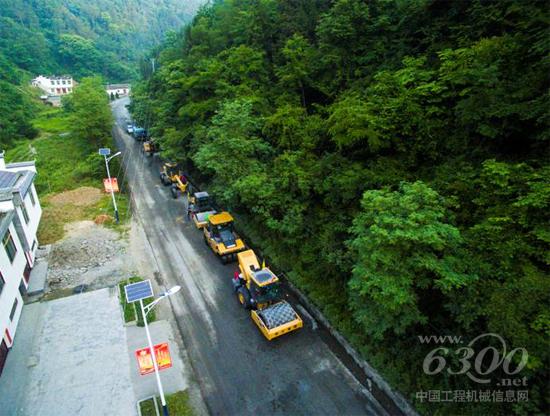 徐工成套道路機(jī)械安康省道S308安平大修路段施工