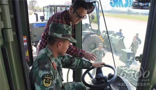 徐工裝載機(jī)向建軍90周年獻(xiàn)禮！ 