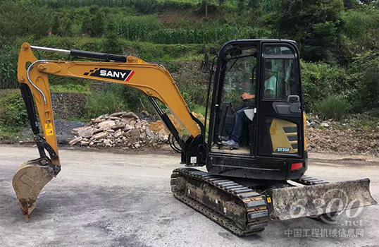 三一<a href=http://product.sanygroup.com/excavator-mnw-b0.html target=_blank class=infotextkey>微型挖掘機</a>