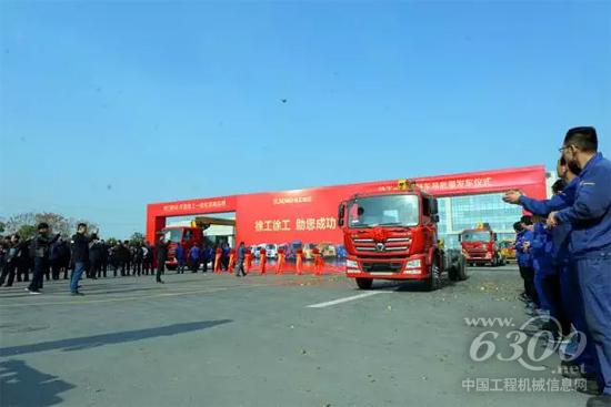 徐工隨車起重運(yùn)輸車