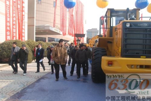 經(jīng)銷商關(guān)注雷沃etx裝載機