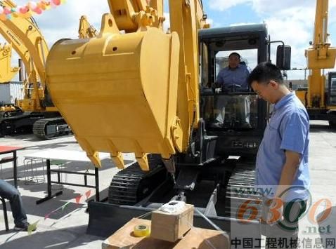 挖掘機(jī)打手機(jī)比賽