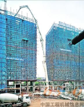CIFA58米泵車在九州水仙公館進(jìn)行封頂混凝土澆筑施工