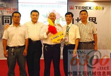 長江起重機(jī)新車交接儀式在柳州舉行