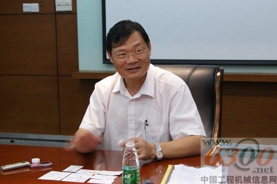 中建四局董事長葉浩文先生接受記者采訪