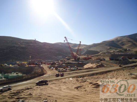 圣何塞礦難救援現(xiàn)場場地為沙石地貌，坡度20左右