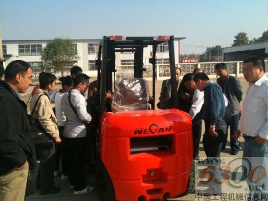 銷售精英評威肯叉車新品