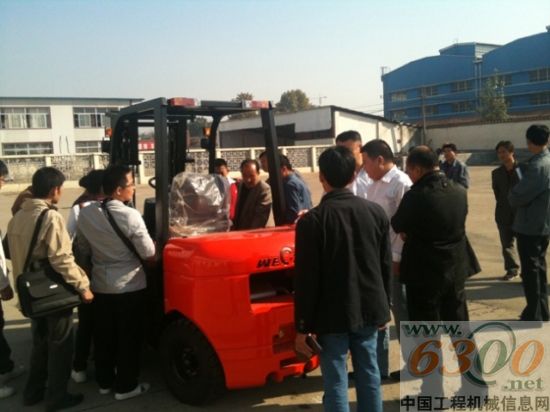 銷售精英評威肯叉車新品