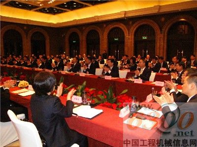 龍工召開(kāi)高管會(huì)議總結(jié)“一五”成績(jī)部署“二五”工作