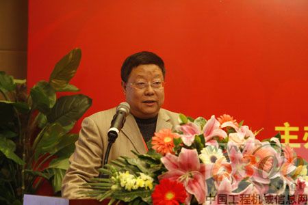 中國(guó)市政工程協(xié)會(huì)城市道路照明專業(yè)委員會(huì)副秘書長(zhǎng)毛遠(yuǎn)森