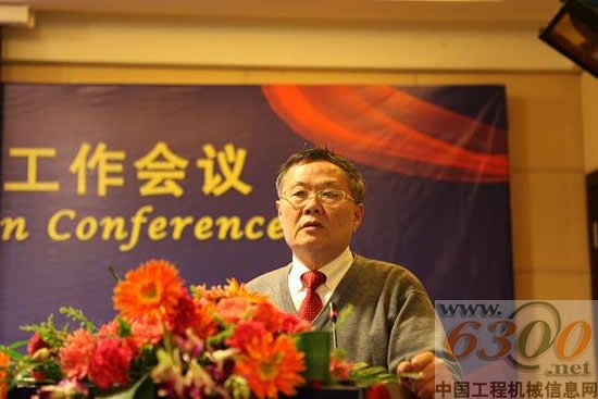 董事長何老師做集團(tuán)工作報告