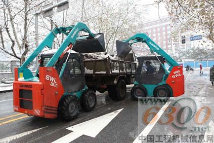 滑移裝載機(jī)在除雪