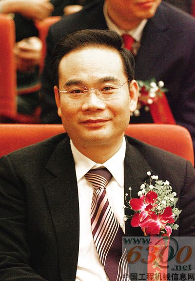 三一易小剛