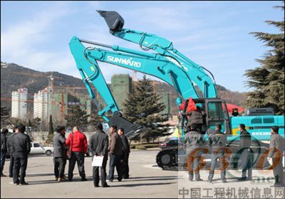 山河智能挖掘機(jī)煙臺(tái)訂貨會(huì)現(xiàn)場