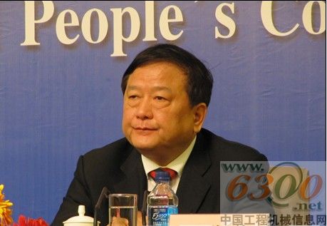 全國人大代表、廣西柳工集團(tuán)有限公司、柳工機(jī)械股份有限公司董事長(zhǎng)王曉華