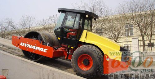 戴納派克CA610D單鋼輪振動(dòng)壓路機(jī)