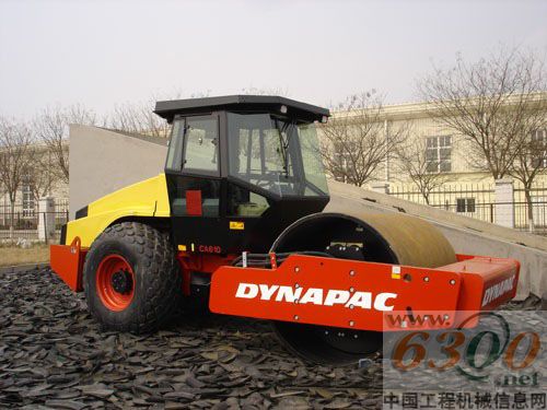 戴納派克CA610D單鋼輪振動(dòng)壓路機(jī)