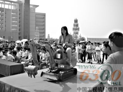 小松 挖掘機(jī)