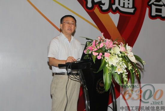 工信部經(jīng)濟運行局副局長景曉波先生致辭