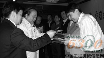 張小虞 內(nèi)燃機(jī)