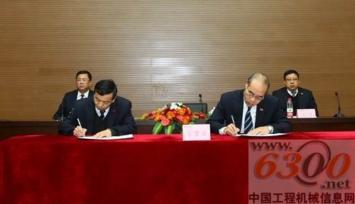 山推黨委會(huì)議