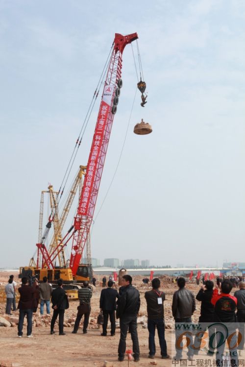 SQH320強(qiáng)夯機(jī)現(xiàn)場(chǎng)展示1