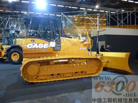 履帶式液壓挖掘機(jī)