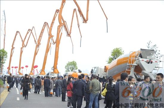 來(lái)自湖南、湖北、江西三省近八百名客戶參觀中聯(lián)CIFA復(fù)合二代技術(shù)新品