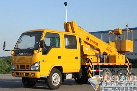 高空作業(yè)車