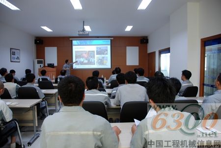 現(xiàn)代,建設裝備