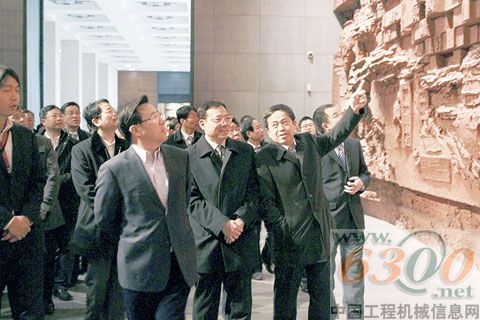 三一集團全體高管參觀《復興之路》展覽