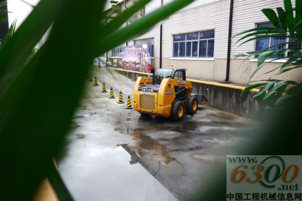 凱斯,工程機(jī)械,挖掘機(jī),滑移裝載機(jī),,挖掘裝載機(jī),破碎錘,井蓋銑刨機(jī),附件