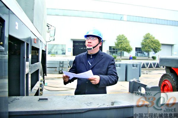 工程起重機(jī)公司,大噸位汽車起重機(jī)產(chǎn)品研究所,所長劉勁松